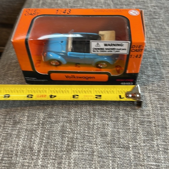 Die cast Volkswagen convertible toy car - Picture 2 of 6